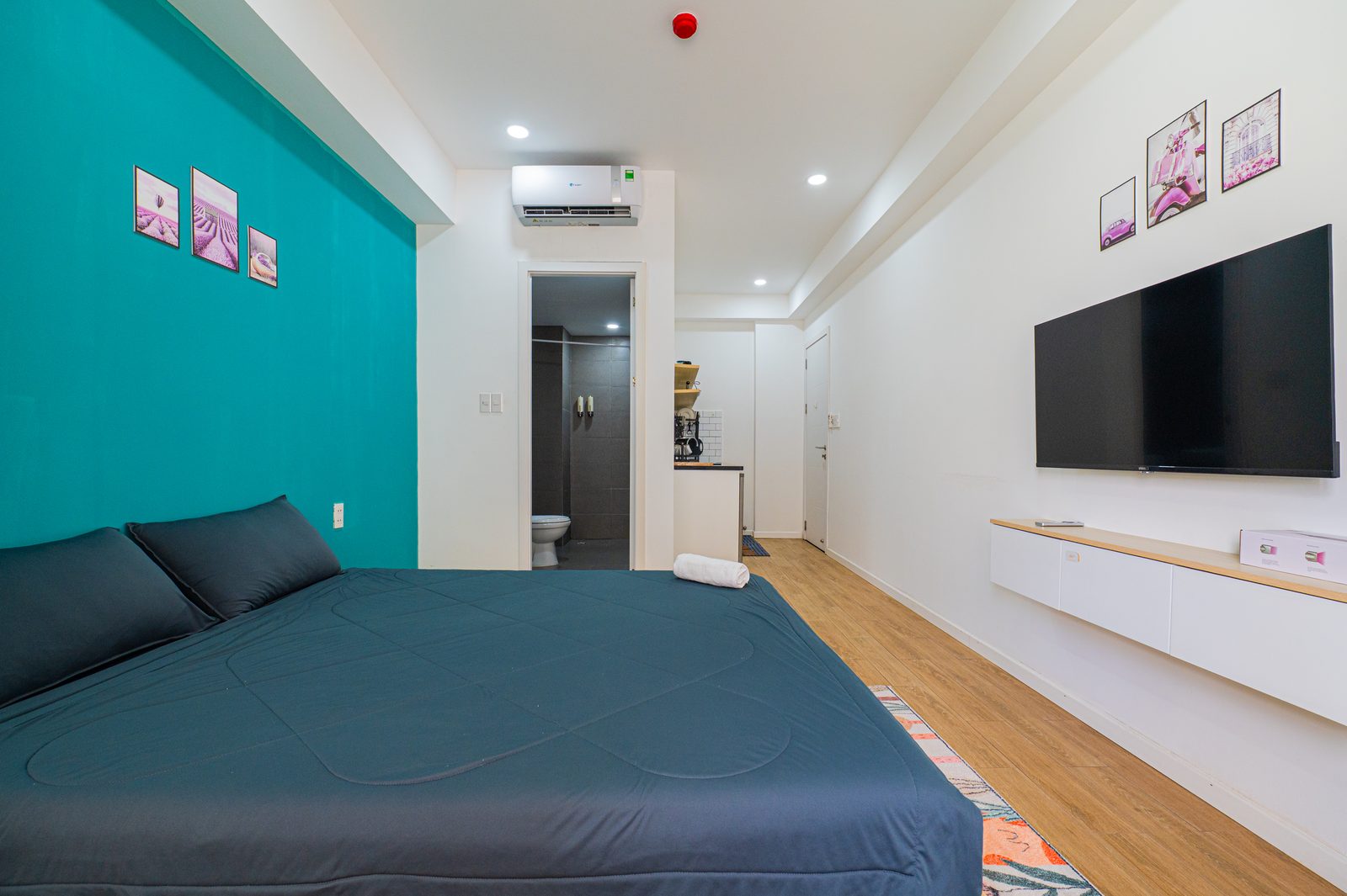 Studio 4.5 interior, photo 2 of 13